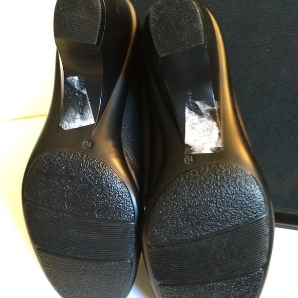 Easy Spirit Shoes Easy Spirit Black Leather Size 75 Zip Dress Shoes